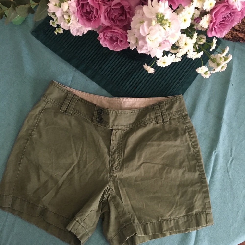 Olive Green Banana Republic 4.5 inch Shorts size 4